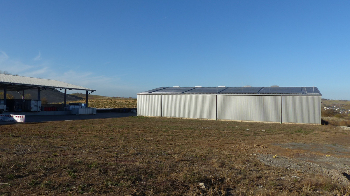 Photovoltaik Anlage auf der Deponie Vogelsang Photovoltaik Anlage auf der Deponie Vogelsang